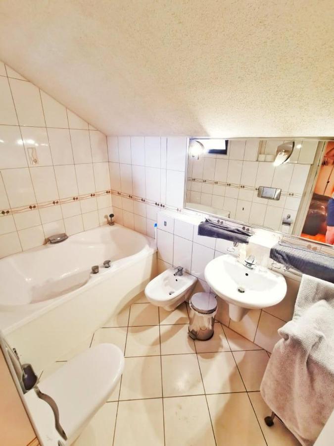 Apartman Poirot Balcony إريد المظهر الخارجي الصورة
